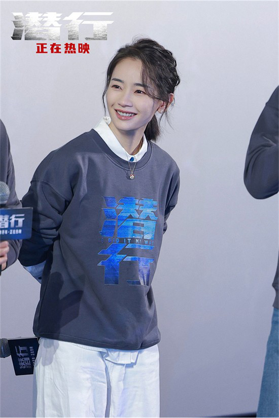 易建联惊艳亮相深圳路演《潜行》，向刘德华表达爱慕之情