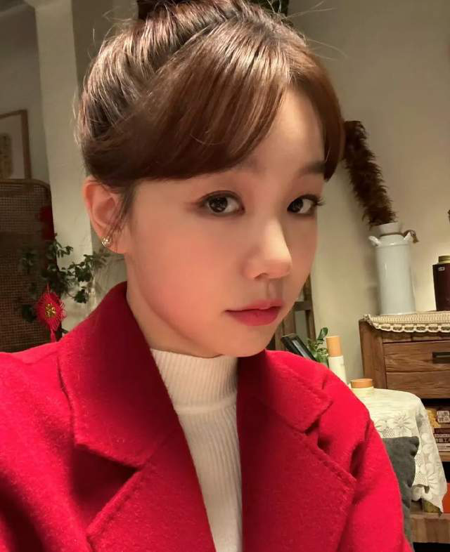 演短剧是自降身价吗？徐梦洁演短剧引发争议，但她这种做法很明智。