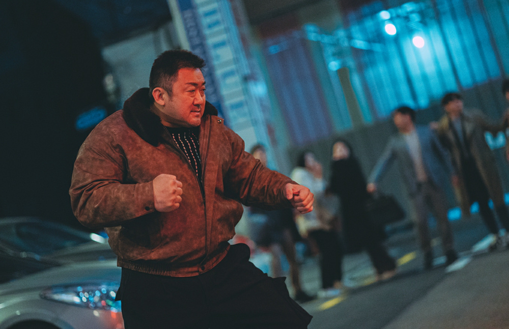 马东锡执导的《犯罪都市4》发布海报和剧照，韩国将于4月24日上映