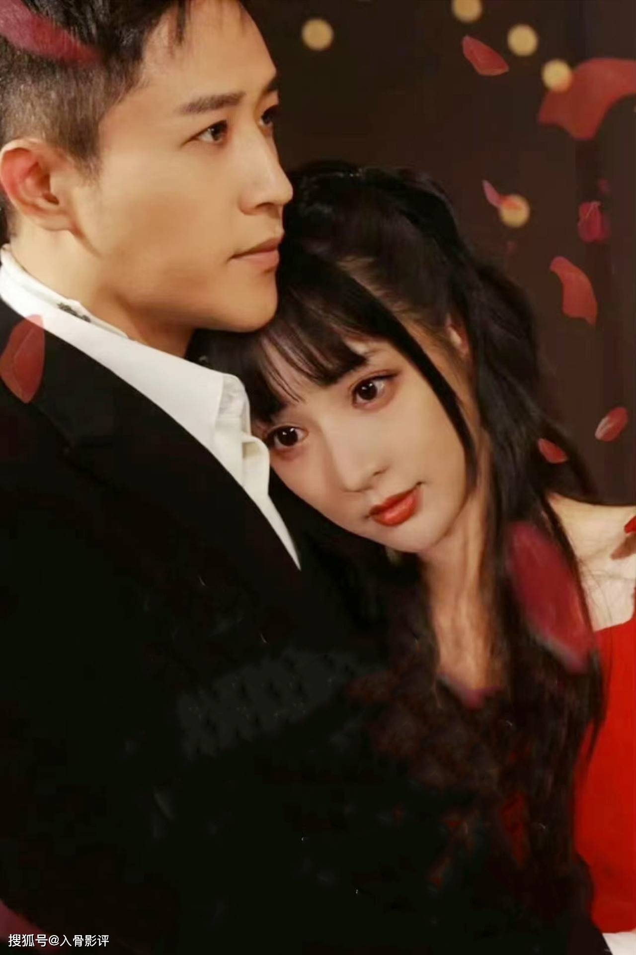 - 《白月光变身成恶毒女配，成功拿下男主》
- 《前白月光蜕变为恶毒女配，成功掌握男主》