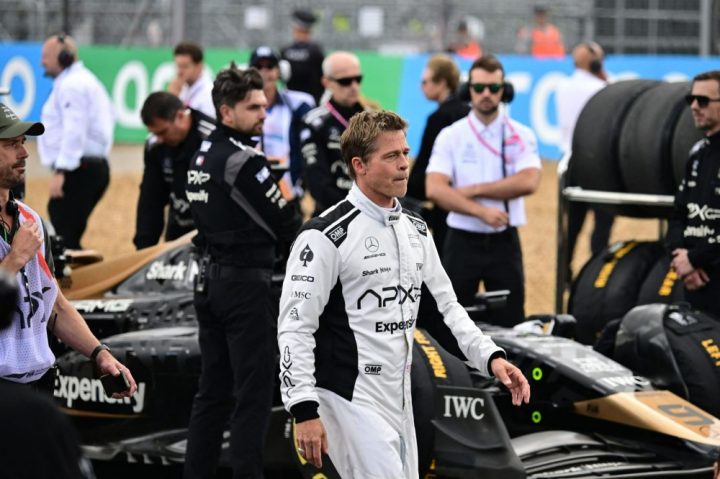 布拉德·皮特最新F1赛车题材电影《F1》首张海报发布，制作成本超过3亿美元 -2
