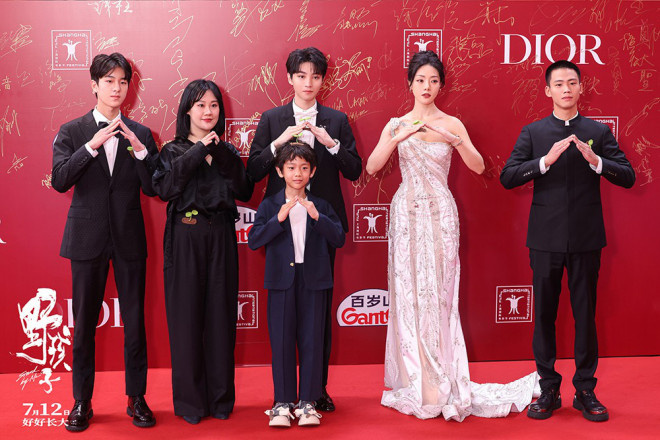 王俊凯在上影节亮相，《野孩子》以家的姿态传递温暖 -1