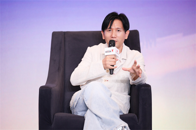 导演亮相上影节 大赞赵丽颖与辛芷蕾 辅助乔妍找到心事 -1