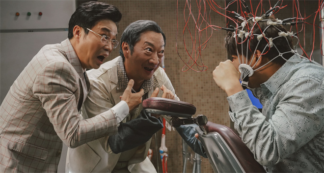 《脑洞大开》电影预售海报曝光，热门喜剧将引领暑期档开演 -1