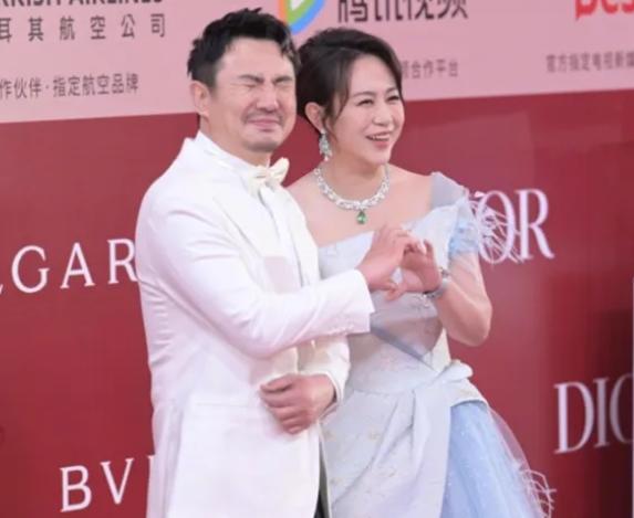 沈腾、马丽主演的新电影《抓娃娃》发布定档预告片，“沈马”默契满分 -2
