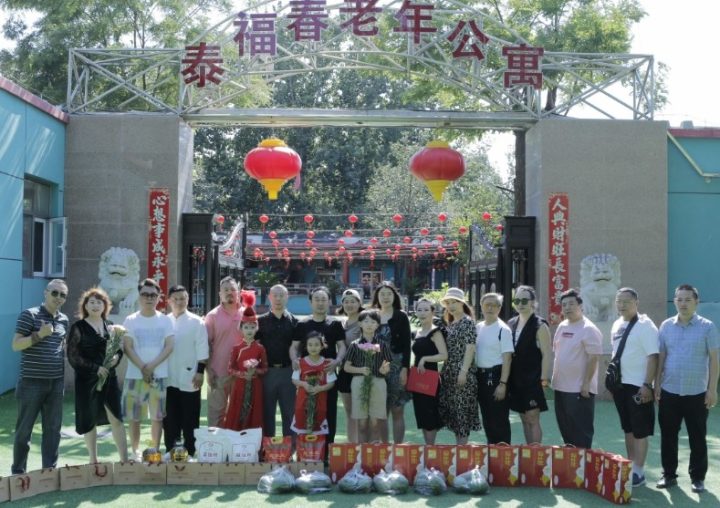 《星光好少年》剧组前往敬老院慰问演出，献爱心迎父亲节 -1