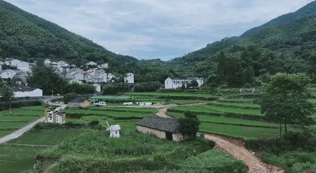 《云边有个小卖部》超清迅雷资源BT种子百度云国语版【HD1080P/3.2G-MP4】 -1