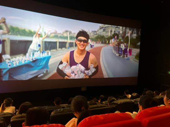 《抓娃娃》狂揽13亿票房，上映5天暑期档硬控秘诀揭秘 -1