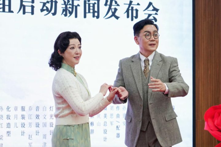 北方昆曲剧院演出《李佩先生》，探索现代题材在昆曲中的创作 -1