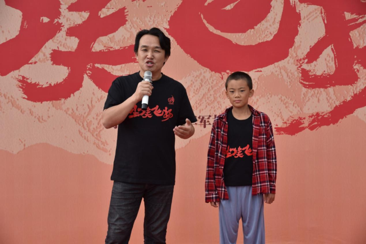 范明、孙茜领衔主演的电影《尘埃飞扬》在平凉市崆峒山开机 -2