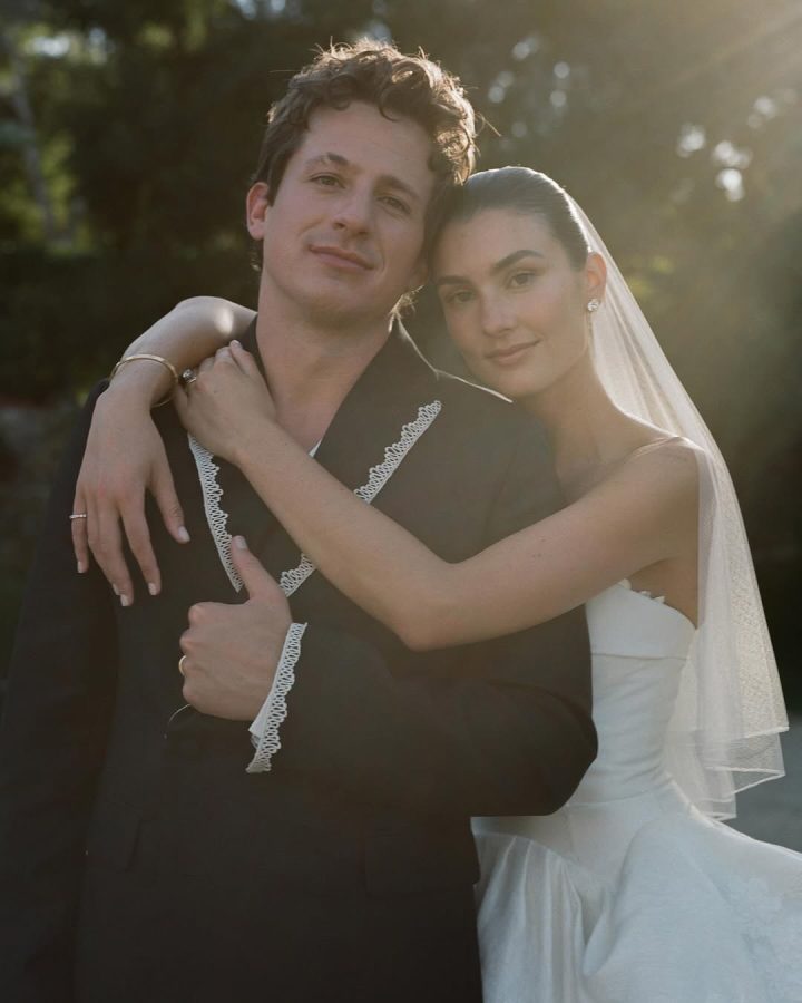 查理·普斯结婚后现身 携爱妻前往意大利度蜜月 -1
