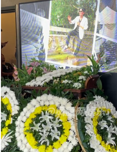 石班瑜追悼会现场大屏幕播放其生前照片 -1