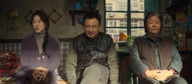 暑期档“抓娃娃”热映：国产片强势领先，触露电影市场新动向 -1