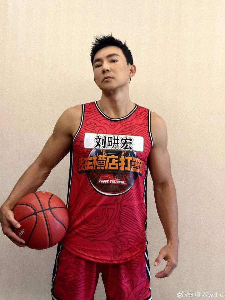 刘畊宏在横店打篮球：比赛更加刺激，与平时不同 -1