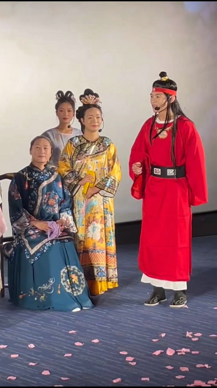 周仁亮首挑大梁，话剧版《红楼梦》贾宝玉惊艳亮相 -2