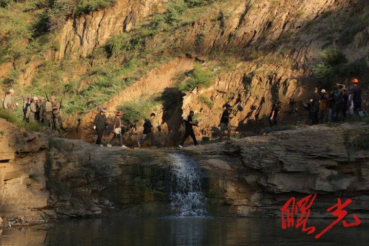 《曙光》杀青，匠心巨制续燃红色革命魂 -3