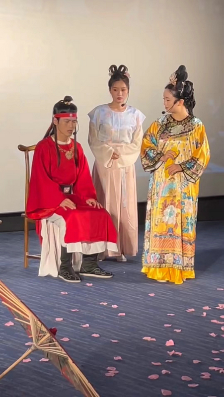 周仁亮首挑大梁，话剧版《红楼梦》贾宝玉惊艳亮相 -1
