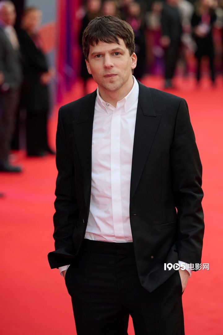 《真正的痛苦》特映：卷西、基南·卡尔金惊艳亮相 -1
