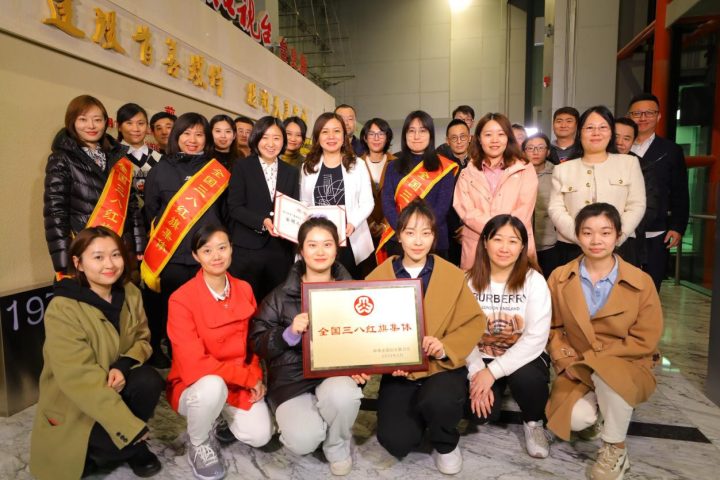 《向前一步》：荣耀与使命——第34届中国新闻奖“新闻名专栏” -2
