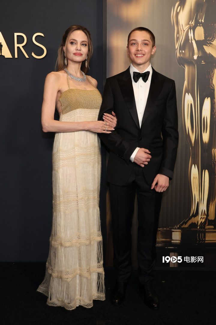 安吉丽娜·朱莉和诺克斯亮相GA：撞脸甜茶 16岁 -1