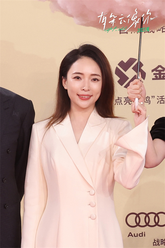 《有朵云像你》屈楚萧王子文亮现身金鸡红毯，好浪漫! -1