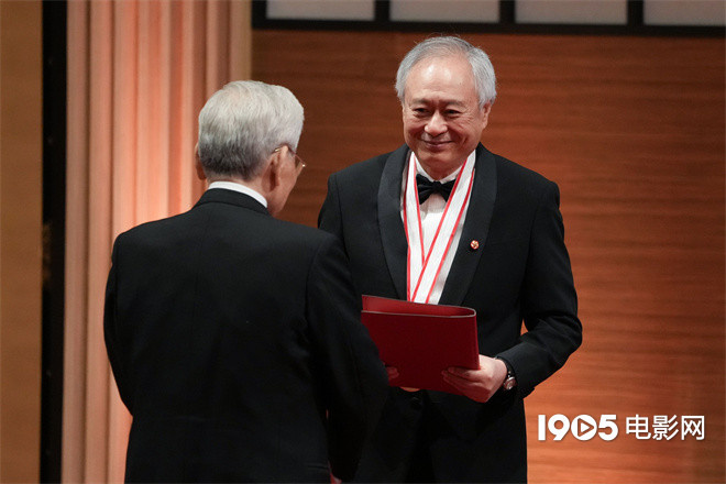 李安荣获高松宫殿下纪念世界文化奖 现场碰杯庆祝 -1