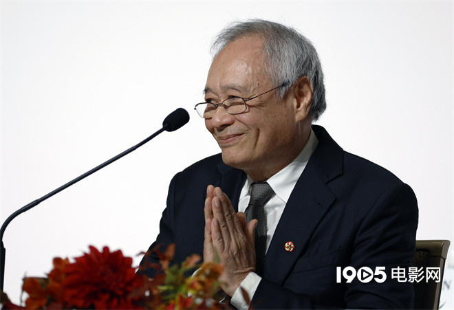 李安荣获高松宫殿下纪念世界文化奖 现场碰杯庆祝 -2