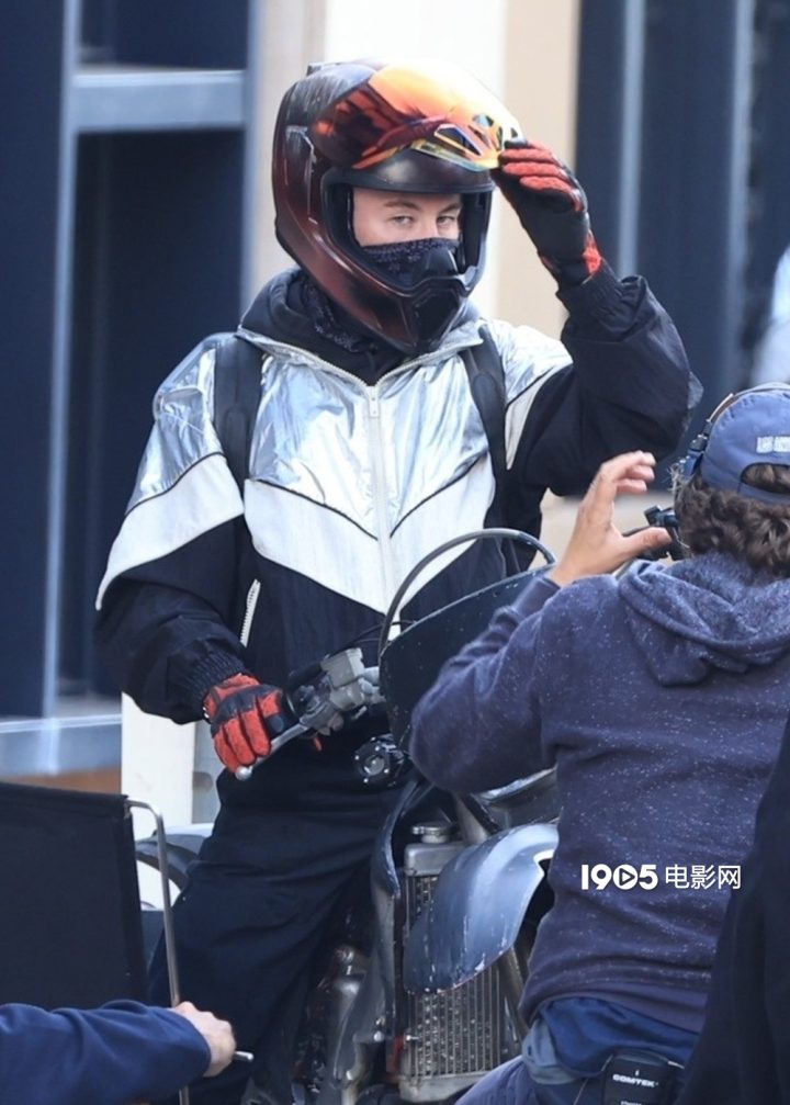 锤哥《犯罪101》曝光！基奥恩骑摩托抢劫报道 -1