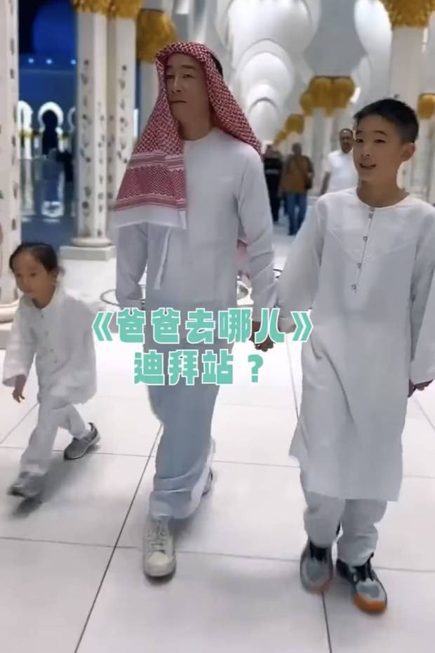 陈小春迪拜游：小儿子骑骆驼泪奔 -2