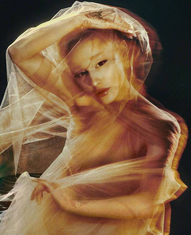 Ariana Grande：梦幻光影中的曼妙少女 -2