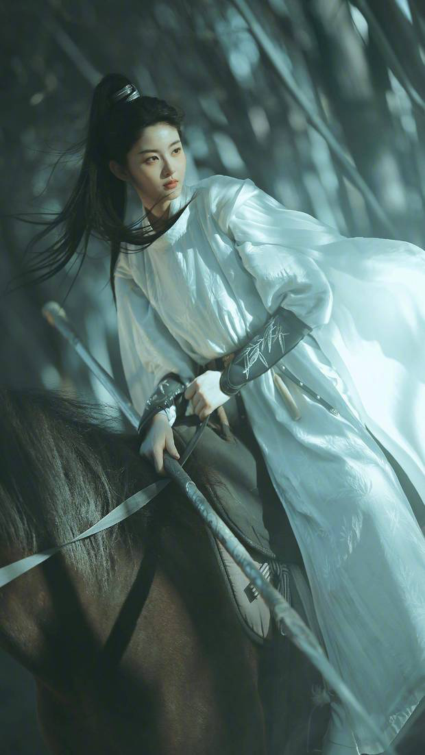 赵晴执剑策马，尽显女将风范 -3
