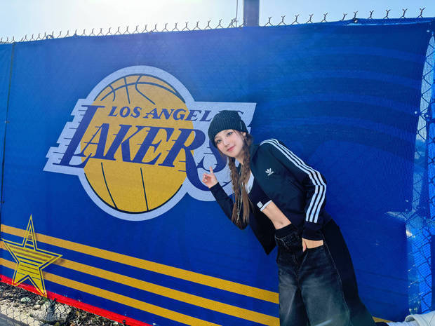 宋雨琦亮相NBA全明星赛 与姚明麦迪合影留念 -2