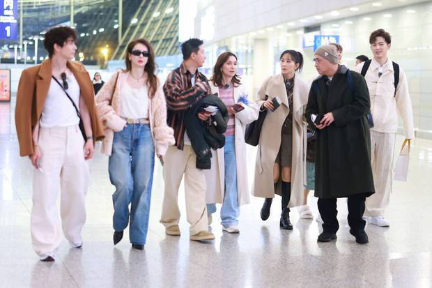 韩庚卢靖姗领衔夫妻团启程《妻子的浪漫旅行2025》 -1