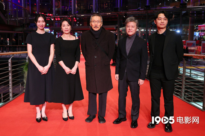 洪尚秀新片柏林首映，金敏喜未现身 -2