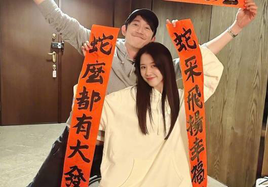 邵雨薇回应与吴慷仁婚事：顺其自然，随遇而安 -1