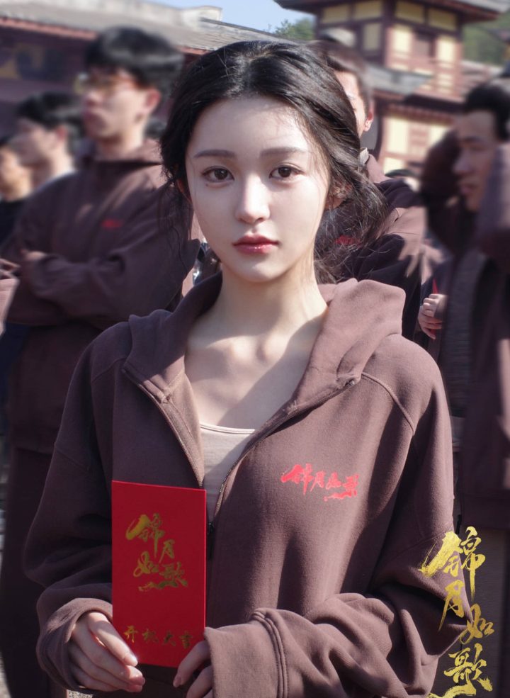 《怎敌她千娇百媚》走红，红利却归“镶边公主”饶嘉迪？ -3