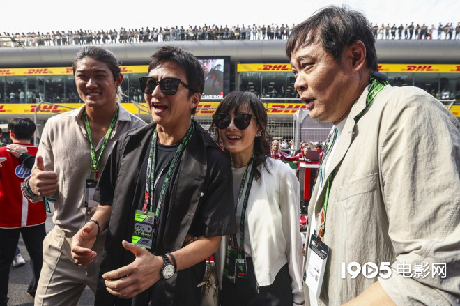孙俪邓超夫妇现身F1中国赛，周杰伦林志颖共框 -2
