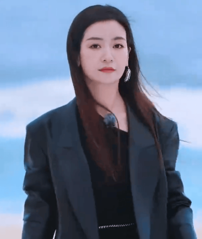 李晟回应《浪姐》镜头争议：努力赢得观众关注 -1