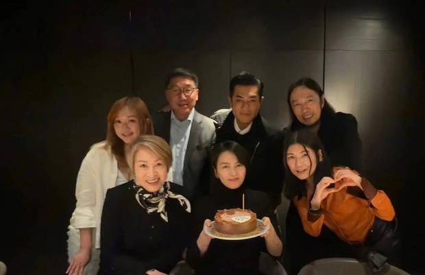 49岁梁咏琪生日派对：古天乐等好友共庆，状态大好 -1
