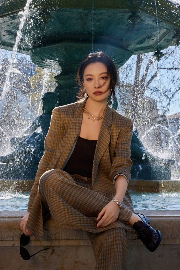 春日倪妮与玉兰花的邂逅，同框照尽显松弛美 -4