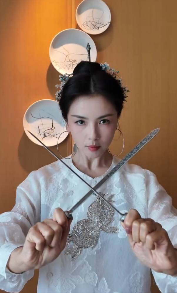“福州三条簪”刘涛：侠女风范，眼神显坚毅 -1